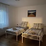 Stylish 4-5 Flat Above Esslingen Old Town Apartamento Esslingen am Neckar
