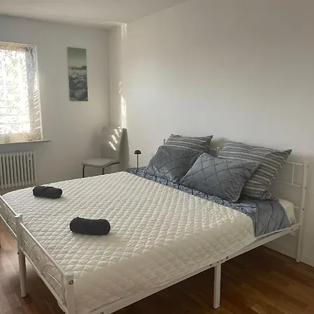 Apartamento Stylish 4-5 Flat Above Esslingen Old Town