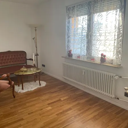 Stylish 4-5 Flat Above Esslingen Old Town *