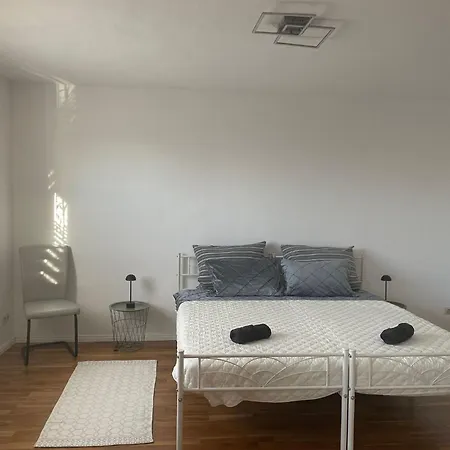 Stylish 4-5 Flat Above Esslingen Old Town Apartamento