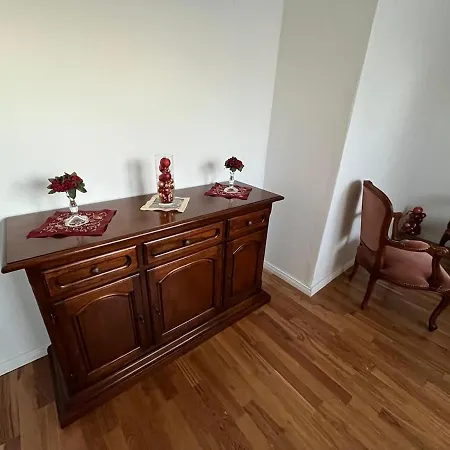 Stylish 4-5 Flat Above Esslingen Old Town Daire