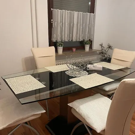 Stylish 4-5 Flat Above Esslingen Old Town Daire *