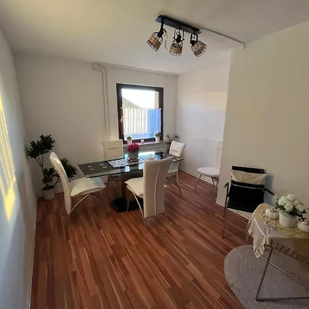 Stylish 4-5 Flat Above Esslingen Old Town *