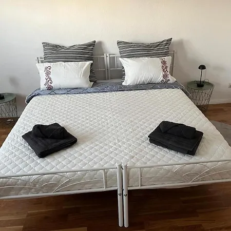 Stylish 4-5 Flat Above Esslingen Old Town *