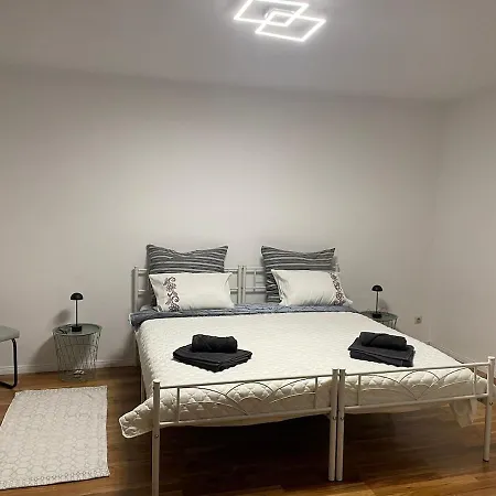 Stylish 4-5 Flat Above Esslingen Old Town Lejlighed *